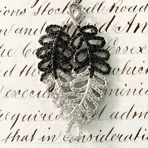 Stunning Sterling Silver 925 Leaf Shape Sparkly Pendant with Chain